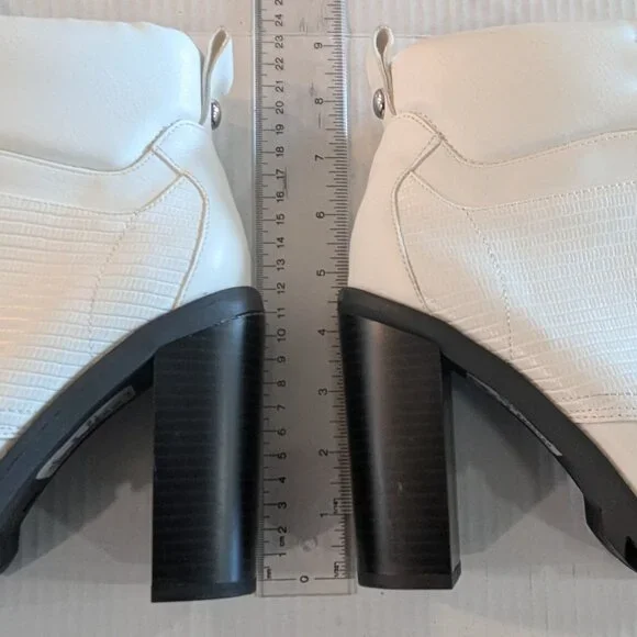 Winter White, heeled, feminine, rubber, lug-sole boots - Size US8 / EU38.5 - Picture 7 of 7